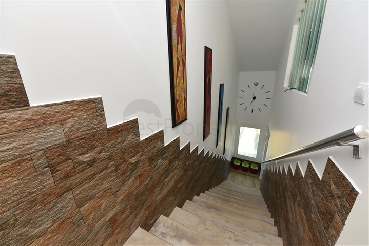 دوبلكس انيقة - اطلالة مفتوحة - اثاث فاخر - في منطقة كوناكلي / الانيا 