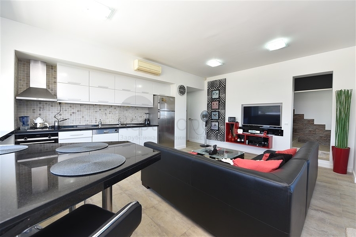 دوبلكس انيقة - اطلالة مفتوحة - اثاث فاخر - في منطقة كوناكلي / الانيا 