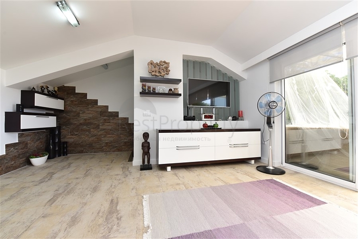 دوبلكس انيقة - اطلالة مفتوحة - اثاث فاخر - في منطقة كوناكلي / الانيا 