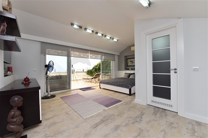 دوبلكس انيقة - اطلالة مفتوحة - اثاث فاخر - في منطقة كوناكلي / الانيا 