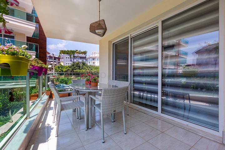 مجمع عائلي يضم كافة الخدمات -شقة فاخرة 2 غرفة وصالة - ضمن منطقة اوبا الراقية / الانيا 