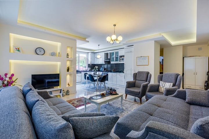 مجمع عائلي يضم كافة الخدمات -شقة فاخرة 2 غرفة وصالة - ضمن منطقة اوبا الراقية / الانيا 