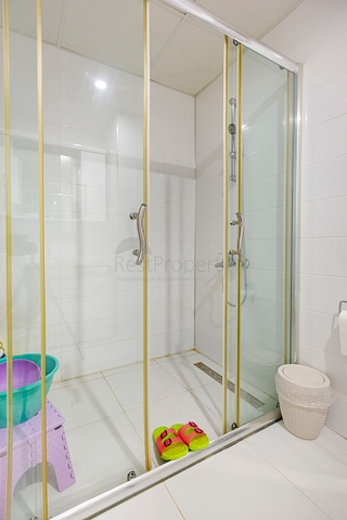 مجمع عائلي يضم كافة الخدمات -شقة فاخرة 2 غرفة وصالة - ضمن منطقة اوبا الراقية / الانيا 