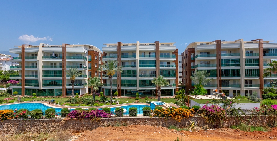 مجمع عائلي يضم كافة الخدمات -شقة فاخرة 2 غرفة وصالة - ضمن منطقة اوبا الراقية / الانيا 