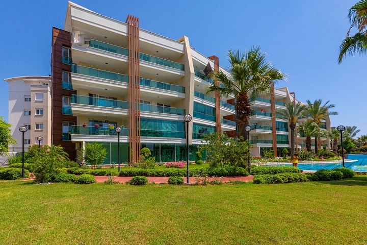 مجمع عائلي يضم كافة الخدمات -شقة فاخرة 2 غرفة وصالة - ضمن منطقة اوبا الراقية / الانيا 