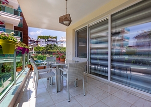 مجمع عائلي يضم كافة الخدمات -شقة فاخرة 2 غرفة وصالة - ضمن منطقة اوبا الراقية / الانيا 