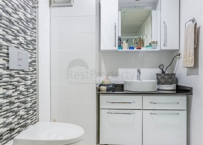 مجمع عائلي يضم كافة الخدمات -شقة فاخرة 2 غرفة وصالة - ضمن منطقة اوبا الراقية / الانيا 