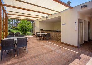 مجمع عائلي يضم كافة الخدمات -شقة فاخرة 2 غرفة وصالة - ضمن منطقة اوبا الراقية / الانيا 