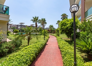 مجمع عائلي يضم كافة الخدمات -شقة فاخرة 2 غرفة وصالة - ضمن منطقة اوبا الراقية / الانيا 