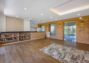 مجمع عائلي يضم كافة الخدمات -شقة فاخرة 2 غرفة وصالة - ضمن منطقة اوبا الراقية / الانيا 