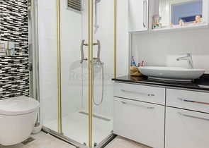 مجمع عائلي يضم كافة الخدمات -شقة فاخرة 2 غرفة وصالة - ضمن منطقة اوبا الراقية / الانيا 