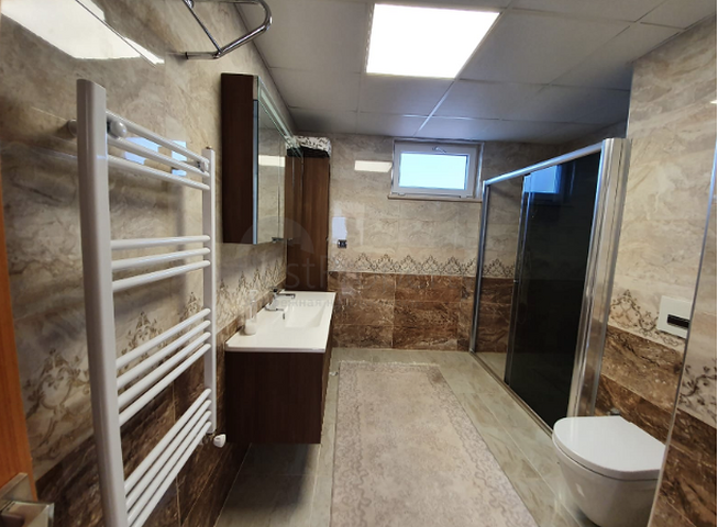 فيلا منفصلة 5 + 1 مع أثاث في مجمع في Döshemealti