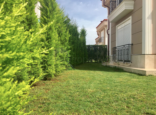 فيلا منفصلة 5 + 1 مع أثاث في مجمع في Döshemealti