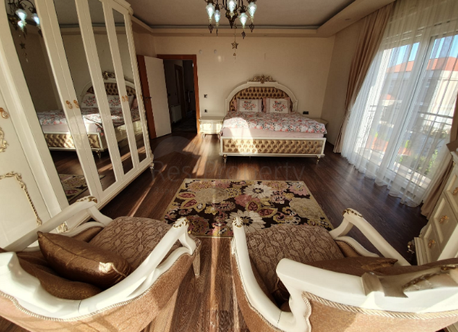 فيلا منفصلة 5 + 1 مع أثاث في مجمع في Döshemealti