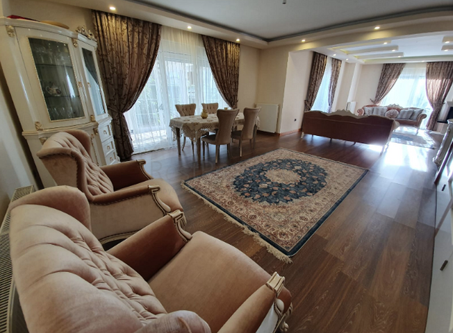 فيلا منفصلة 5 + 1 مع أثاث في مجمع في Döshemealti