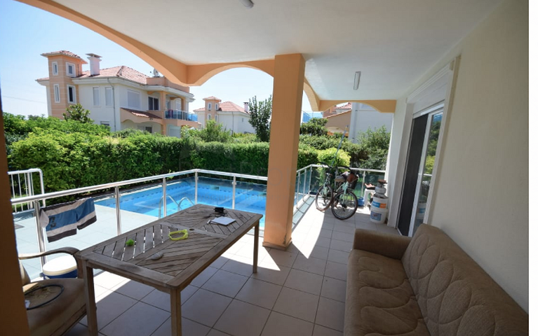 فيلا منفصلة 5 + 1 مع مسبح في Altynkol Dosemealti