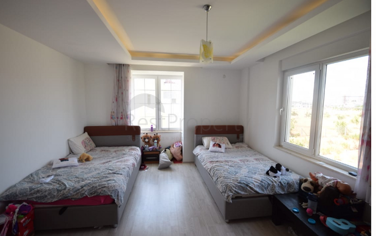 فيلا منفصلة 5 + 1 مع مسبح في Altynkol Dosemealti