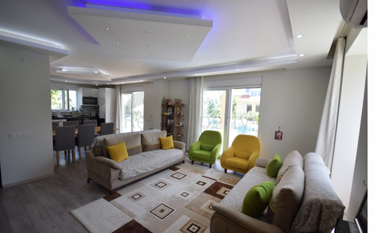 فيلا منفصلة 5 + 1 مع مسبح في Altynkol Dosemealti