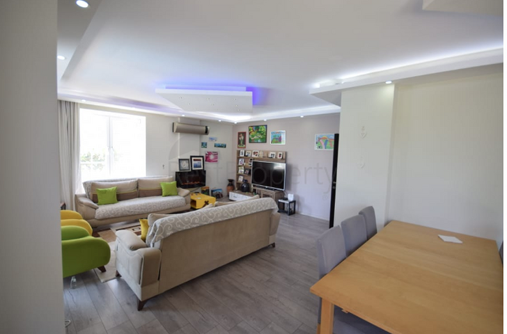 فيلا منفصلة 5 + 1 مع مسبح في Altynkol Dosemealti