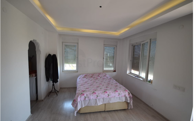 فيلا منفصلة 5 + 1 مع مسبح في Altynkol Dosemealti