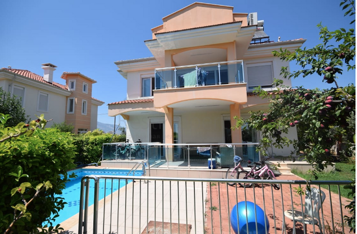 فيلا منفصلة 5 + 1 مع مسبح في Altynkol Dosemealti