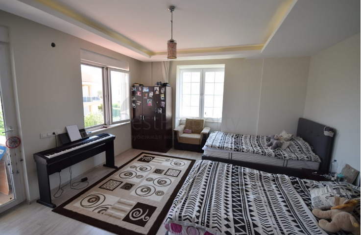 فيلا منفصلة 5 + 1 مع مسبح في Altynkol Dosemealti