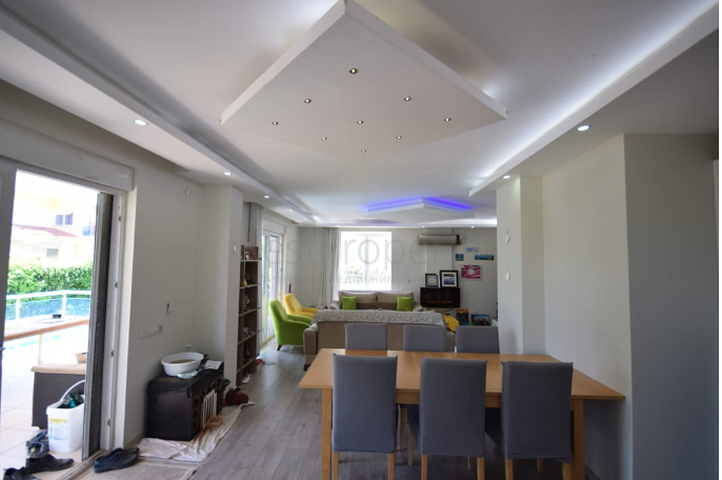 فيلا منفصلة 5 + 1 مع مسبح في Altynkol Dosemealti