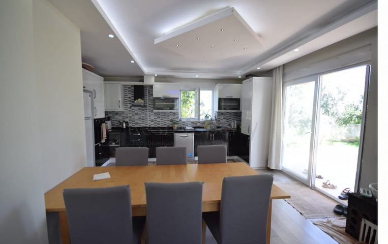 فيلا منفصلة 5 + 1 مع مسبح في Altynkol Dosemealti