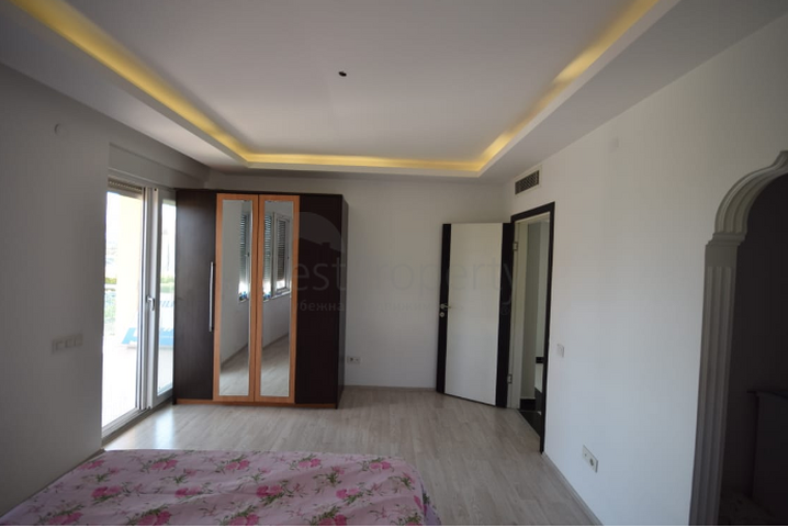 فيلا منفصلة 5 + 1 مع مسبح في Altynkol Dosemealti