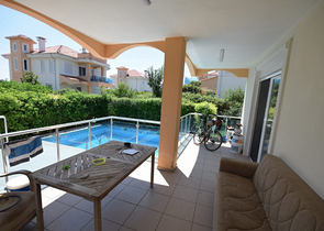 فيلا منفصلة 5 + 1 مع مسبح في Altynkol Dosemealti