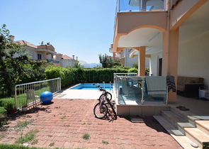 فيلا منفصلة 5 + 1 مع مسبح في Altynkol Dosemealti