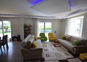 فيلا منفصلة 5 + 1 مع مسبح في Altynkol Dosemealti