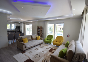 فيلا منفصلة 5 + 1 مع مسبح في Altynkol Dosemealti