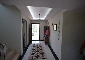 فيلا منفصلة 5 + 1 مع مسبح في Altynkol Dosemealti