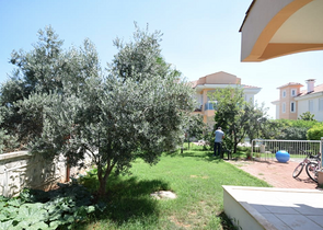 فيلا منفصلة 5 + 1 مع مسبح في Altynkol Dosemealti