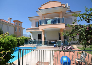 فيلا منفصلة 5 + 1 مع مسبح في Altynkol Dosemealti