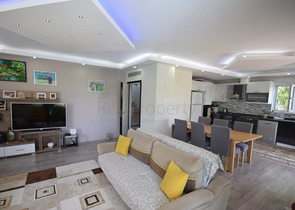 فيلا منفصلة 5 + 1 مع مسبح في Altynkol Dosemealti