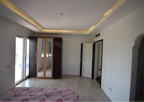 فيلا منفصلة 5 + 1 مع مسبح في Altynkol Dosemealti