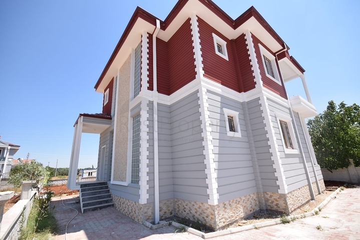 فيلا 4 + 1 مع ارض في  Dosemealti