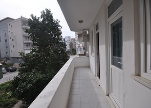 سعر منافس - شقة عائلية 2 غرفة وصالة - مطبخ منفصل - في منطقة مهموتلار / الانيا 