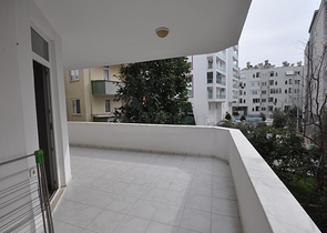 سعر منافس - شقة عائلية 2 غرفة وصالة - مطبخ منفصل - في منطقة مهموتلار / الانيا 