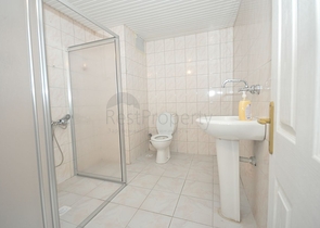 سعر منافس - شقة عائلية 2 غرفة وصالة - مطبخ منفصل - في منطقة مهموتلار / الانيا 