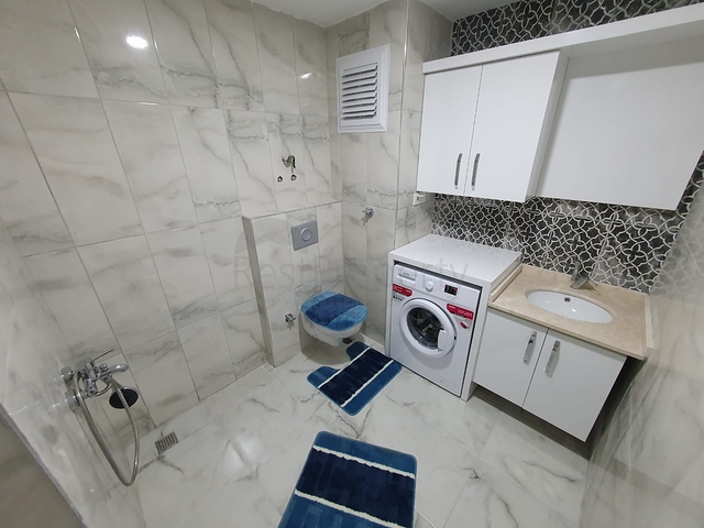 اطلالة بحر - طابق مرتفع -شقة غرفة وصالة ضمن مجمع سكني حديث / مهموتلار / الانيا 