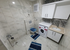 اطلالة بحر - طابق مرتفع -شقة غرفة وصالة ضمن مجمع سكني حديث / مهموتلار / الانيا 