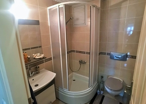 شقة غرفتين وصالة مفروشة - في منطقة اوبا الراقية/ الانيا 