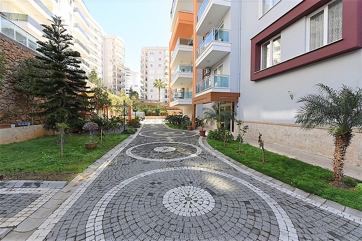 شقة مفروشة ضمن مجمع سكني في منطقة توسمور/ الانيا 