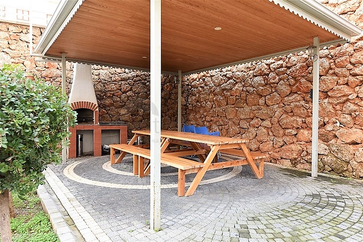 شقة مفروشة ضمن مجمع سكني في منطقة توسمور/ الانيا 