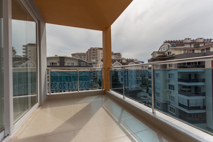 شقة مفروشة ضمن مجمع سكني في منطقة توسمور/ الانيا 