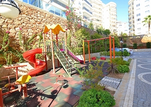 شقة مفروشة ضمن مجمع سكني في منطقة توسمور/ الانيا 