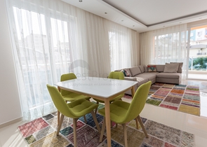 شقة مفروشة ضمن مجمع سكني في منطقة توسمور/ الانيا 